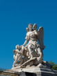 statue à l'entrée du château de Versailles, France