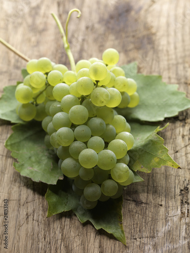 Photo: bunch of white grapes bunch of white grapes