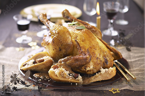 Foto: roast capon with mendiants and pears ,spicy semolina roast capon with mendiants and pears ,spicy semolina