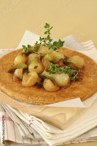 Foto: confit onion thin pastry tart confit onion thin pastry tart