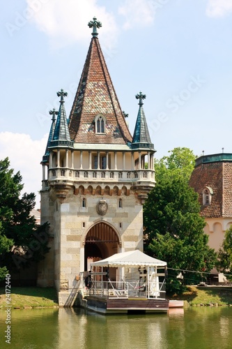 Foto: Laxenburg Lustschloss Überfahrt, Niederösterreich Laxenburg Lustschloss Überfahrt, Niederösterreich