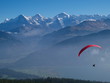 Gleitschirm vor Eiger Mönch und Jungfrau
