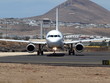 Foto: Ein Flugzeug rollt auf Lanzarote zum Start Ein Flugzeug rollt auf Lanzarote zum Start