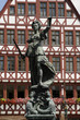 Justitia am Römerbrunnen in Frankfurt