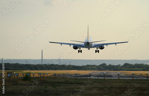 Foto: Flugzeug Landung Flughafen Flugzeug Landung Flughafen