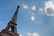 Foto: Eiffel tower. Blue sky Eiffel tower. Blue sky