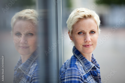 Foto: blonde frau mit sommersprossen blonde frau mit sommersprossen