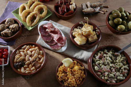 Foto: variedad de tapas españolas variedad de tapas españolas
