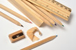 crayons, plumier et taille-crayon