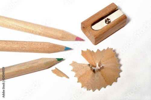 Photo: crayons de couleurs et taille-crayon crayons de couleurs et taille-crayon