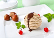 nusseis mit schokoladensauce