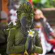 Betende Steinstatue auf Bali Betende Steinstatue auf Bali