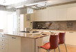Foto: modern kitchen with two red chairs modern kitchen with two red chairs