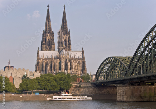 Foto: Kölner Dom, Hohenzollernbrücke, Museum Ludwig Kölner Dom, Hohenzollernbrücke, Museum Ludwig