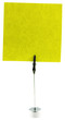 post-it jaune sur porte-photo pince crocodile, fond blanc