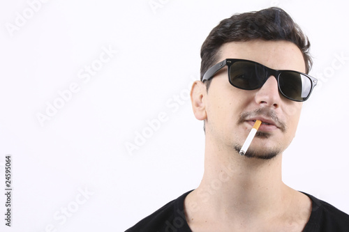 Photo: ragazzo che fuma ragazzo che fuma