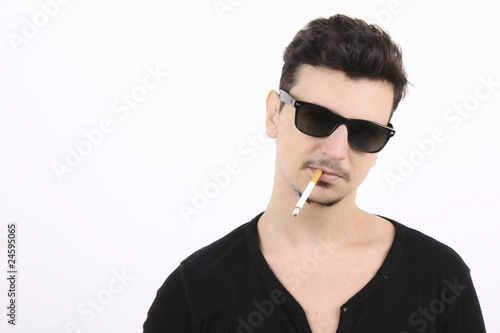 Photo: ragazzo che fuma ragazzo che fuma
