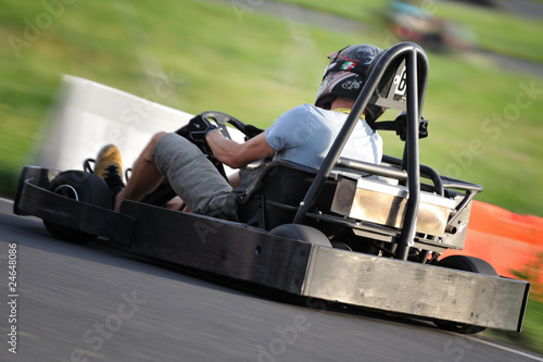 Photo: Kartfahrer wegfahrend Kartfahrer wegfahrend