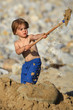 Foto: enfant pelle creuser plage sable jouer mer travaux constuction c enfant pelle creuser plage sable jouer mer travaux constuction c