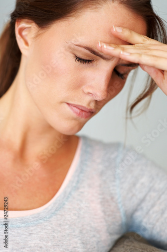 Foto: Closeup of a pretty young girl looking frustrated Closeup of a pretty young girl looking frustrated