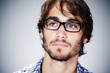 homme caucasien / européen lunettes