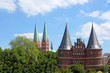 Holstentor und Marienkirche
