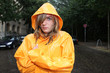 Frau im Regen
