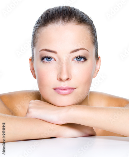 Foto: Face of a fresh beautiful young woman - isolated Face of a fresh beautiful young woman - isolated