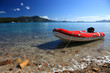Schlauchboot am Ufer