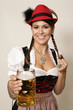 Foto: bayrisches Madl im Dirndl mit Bier bayrisches Madl im Dirndl mit Bier