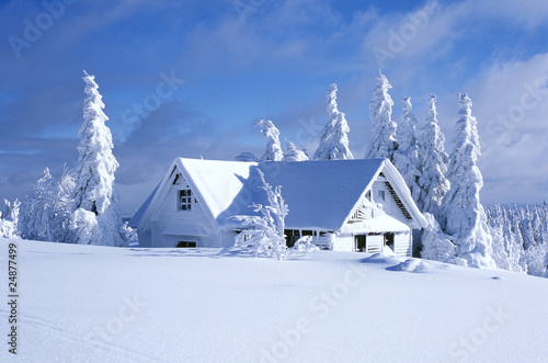 Foto: cottage in winter, Orlicke hory, Czech Republic cottage in winter, Orlicke hory, Czech Republic