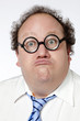 grimace d'homme d'affaires lunettes d'idiot