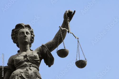 Photo: Justizia am Frankfurter Römer Justizia am Frankfurter Römer