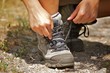 Wanderschuhe binden
