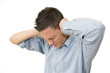Se boucher les oreilles avec les mains