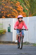 Fillette à vélo.