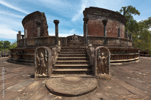 Photo: Ancient Vatadage (Buddhist stupa) Ancient Vatadage (Buddhist stupa)