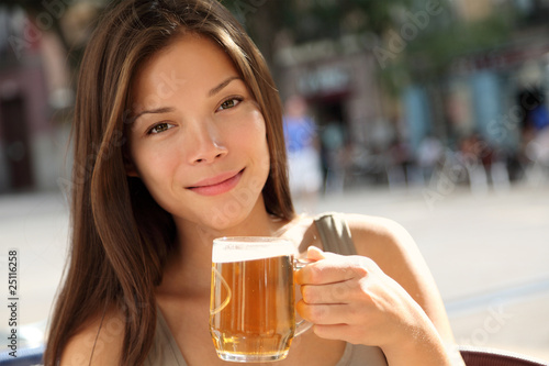 Foto: Beer woman Beer woman