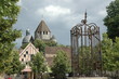 sur la place de provins