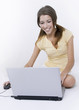 Mädchen am Laptop