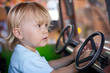 petite fille au volant