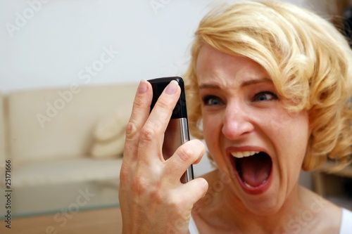 Photo: Streit am Telefon Streit am Telefon