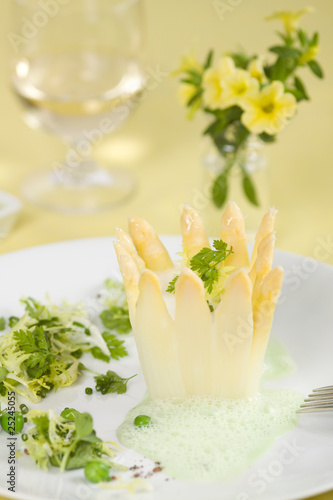 Chartreuse mit Wasser