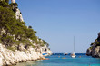 Die französische Bucht Calanques d'En-Vau im Sommer Die französische Bucht Calanques d'En-Vau im Sommer