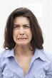 jeune femme triste visage de remords