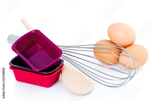 Ustensiles de cuisine et oeufs