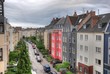 Düsterer Himmel über Kölner Seitenstraße