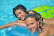Jeunes filles à la piscine Jeunes filles à la piscine