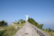 strada che porta alla statua del cristo