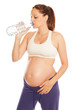 femme enceinte à la bouteille d'eau